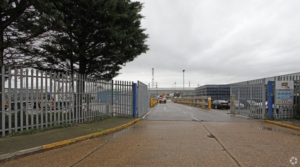 609 London Rd, Grays à vendre - Photo principale - Image 1 de 8