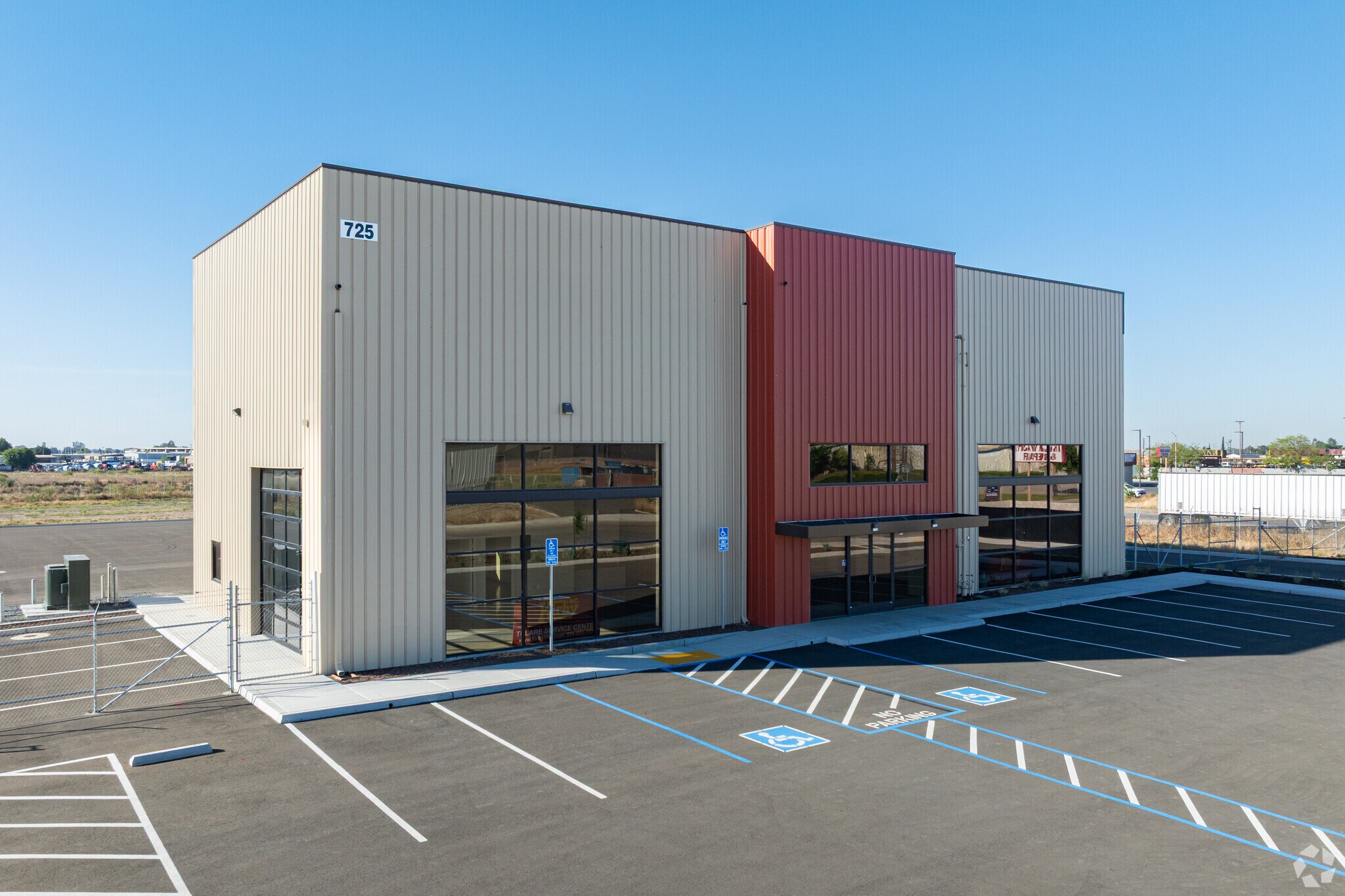 725 Industrial Ave, Tulare, CA à louer Photo principale- Image 1 de 5