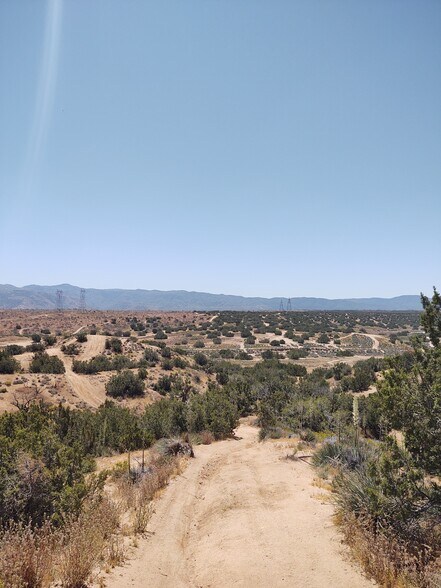 Las Flores Rd, Hesperia, CA for sale - Building Photo - Image 2 of 3