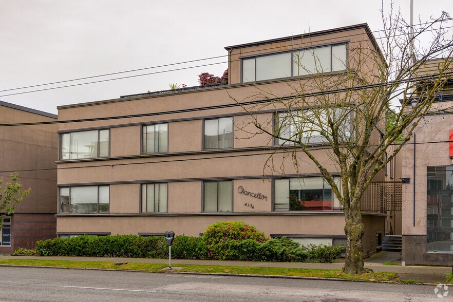 4336 10th Av W, Vancouver, BC à vendre - Photo du bâtiment - Image 3 de 8