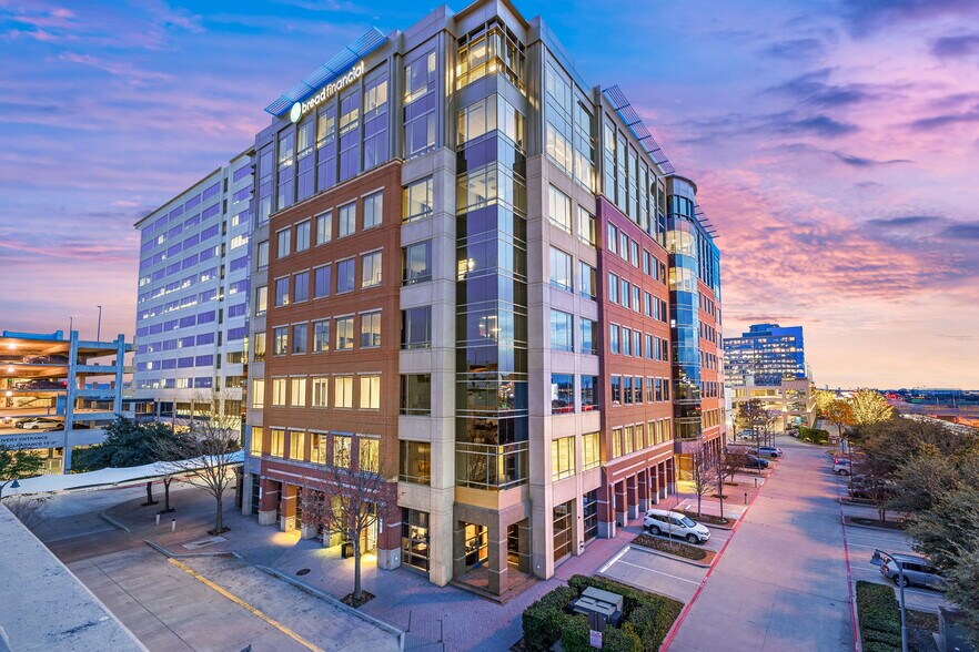 7500 Dallas Pky, Plano, TX à louer - Photo du bâtiment - Image 3 de 54