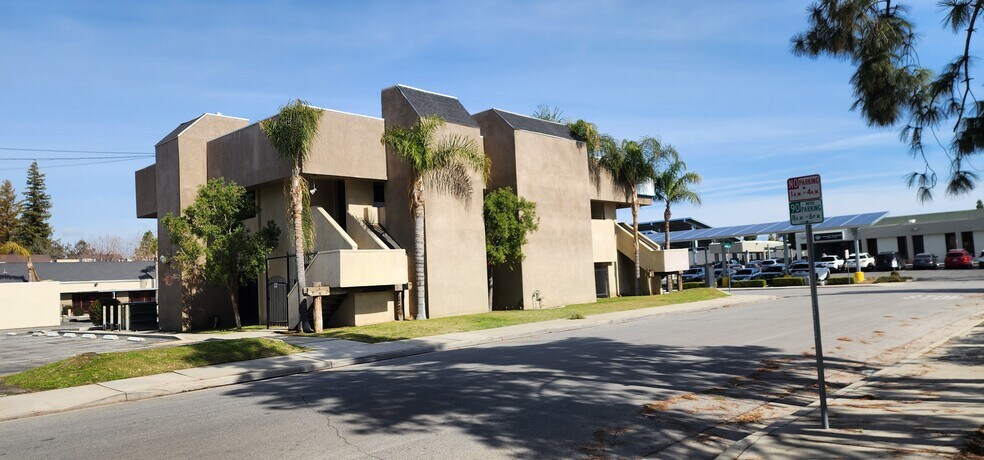 4600 American Ave, Bakersfield, CA à louer - Photo du bâtiment - Image 3 de 6