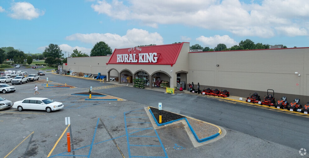 508 10th St NW, Conover, NC for sale - Primary Photo - Image 1 of 6