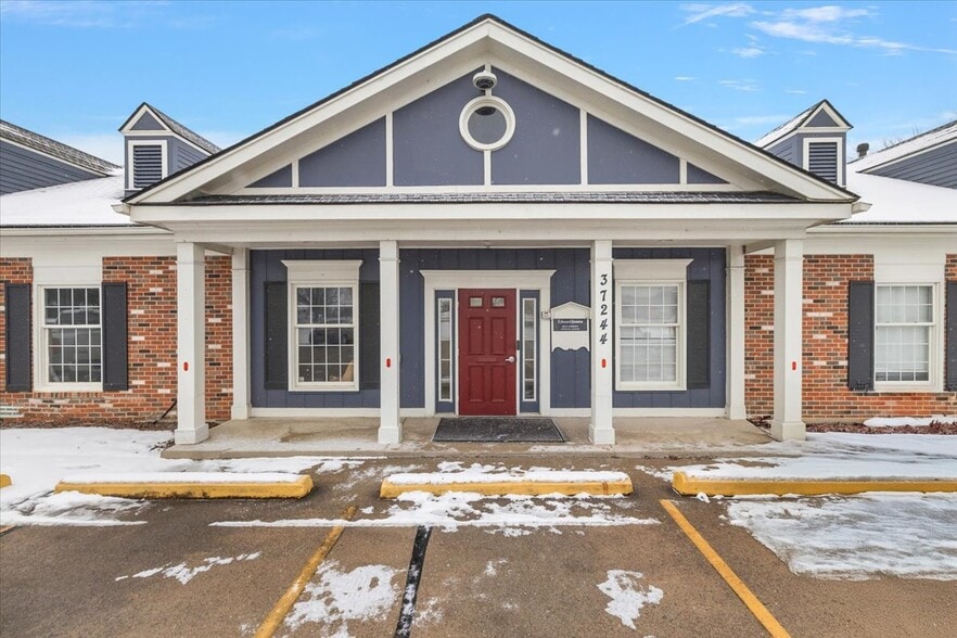 37244 S Groesbeck Hwy, Clinton Township, MI for sale - Building Photo - Image 1 of 18