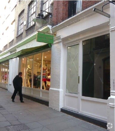 1-4 Langley Ct, Londres à louer - Photo du bâtiment - Image 3 de 6