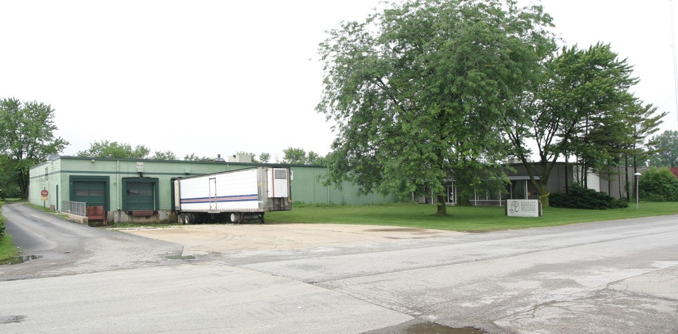 720 New Haven Ave, Aurora, IL for lease - Primary Photo - Image 1 of 7