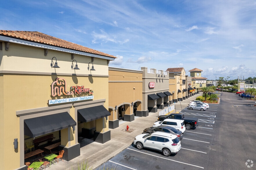 8206 Philips Hwy, Jacksonville, FL for lease - Building Photo - Image 2 of 8