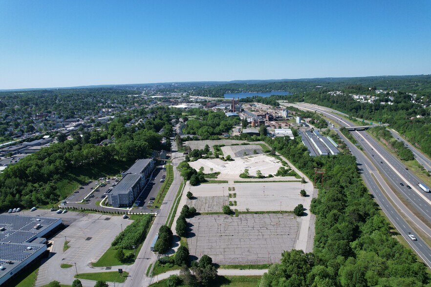 135 Brooks St, Worcester, MA à louer - Photo du bâtiment - Image 3 de 4