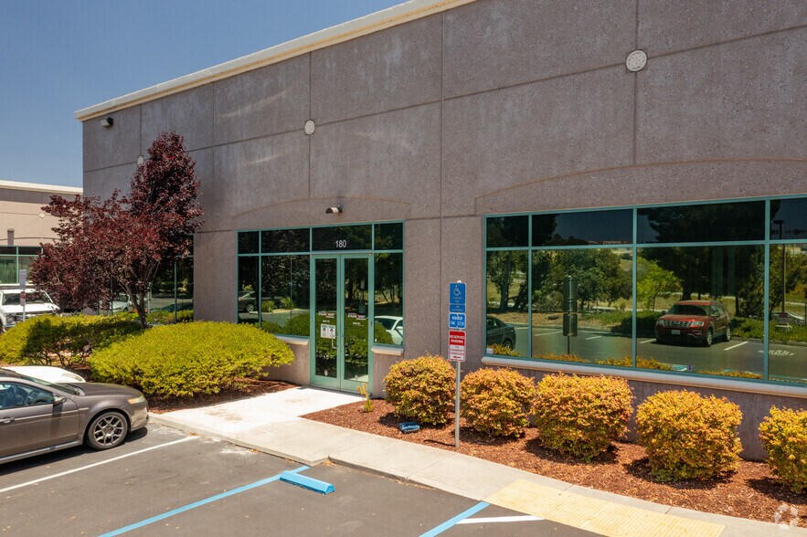 180 Westridge Dr, Watsonville, CA à louer - Photo du bâtiment - Image 3 de 5