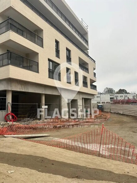 Commerce de détail dans Sucy-en-Brie à louer - Photo du bâtiment - Image 1 de 6