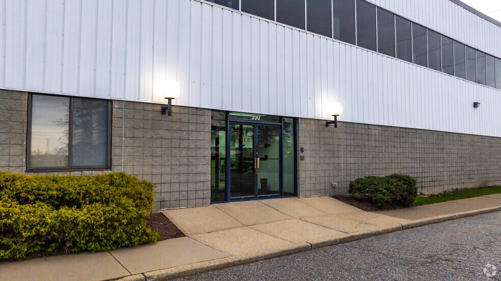 550 Meadowlands Pky, Secaucus, NJ à louer - Photo du bâtiment - Image 3 de 6