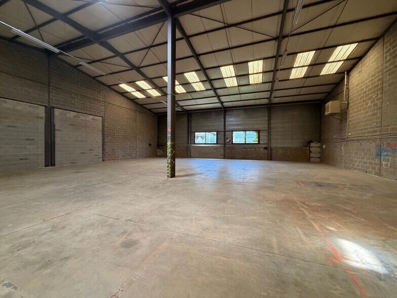 Flex in Saint-Priest for lease - Interior Photo - Image 3 of 10