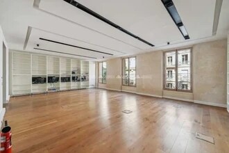 7 Square Du Roule, Paris à louer Photo intérieure- Image 2 de 3