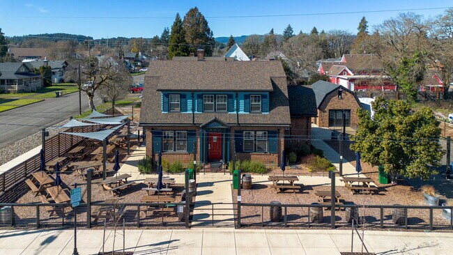 Plus de détails pour 883 SW Church St, Dallas, OR - Commerce de détail à vendre