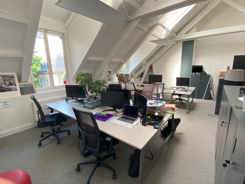 Bureau dans Saint-Denis à louer - Photo du bâtiment - Image 2 de 7