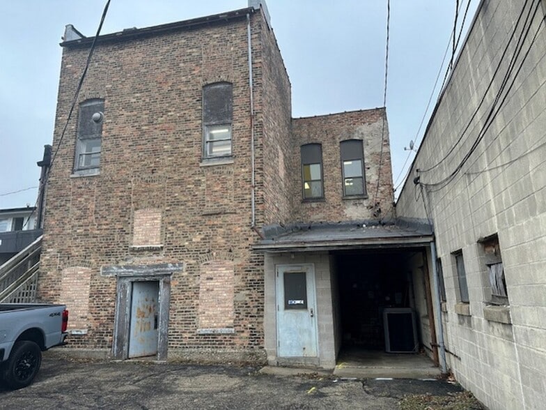 117 N Main St, Crystal Lake, IL for sale - Building Photo - Image 2 of 17