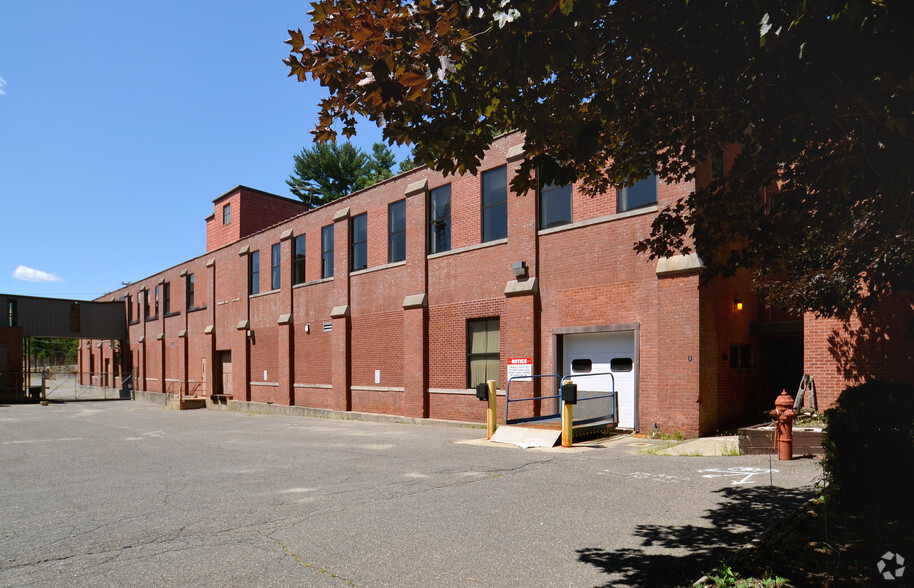 59 Field St, Torrington, CT for lease - Building Photo - Image 3 of 6