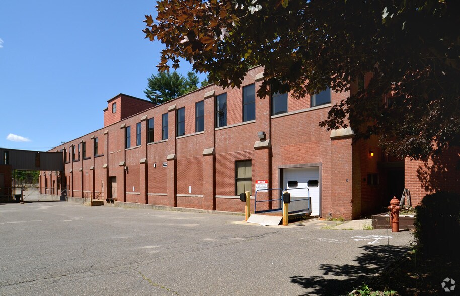 59 Field St, Torrington, CT à louer - Photo du bâtiment - Image 3 de 6