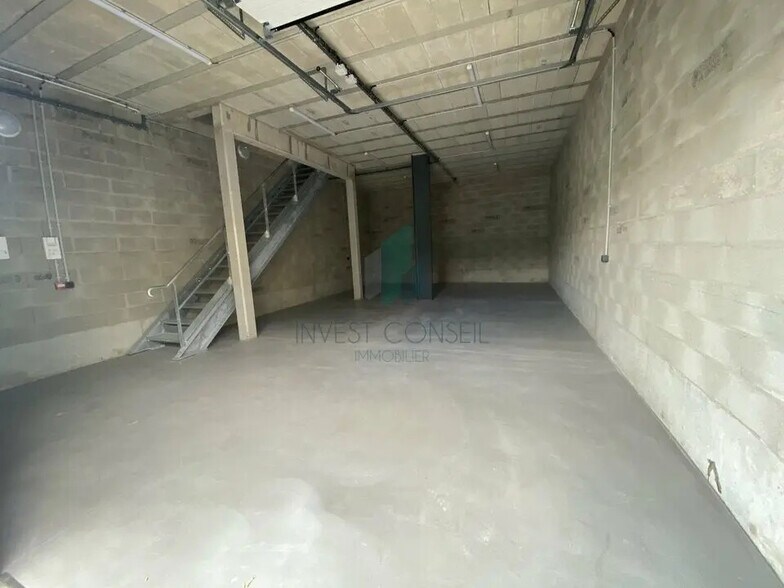 Flex dans Cormeilles-en-Parisis à louer - Photo du bâtiment - Image 2 de 10