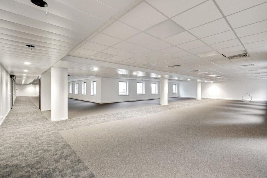 2 Place Des Vosges, Courbevoie for lease - Building Photo - Image 2 of 19