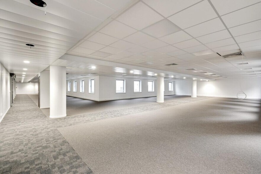 2 Place Des Vosges, Courbevoie à louer - Photo du bâtiment - Image 2 de 19