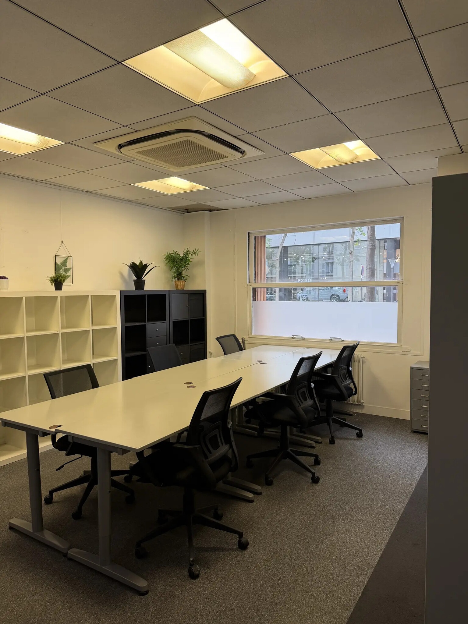 Coworking Space in Paris for lease Interior Photo- Image 1 of 12