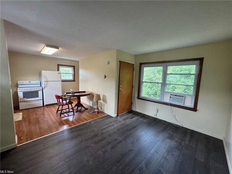 3043 Niles Rd SE, Warren, OH à vendre - Photo du bâtiment - Image 3 de 12