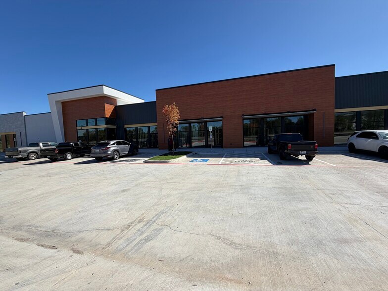 7200 State Highway 78, Sachse, TX à louer - Photo du bâtiment - Image 2 de 6