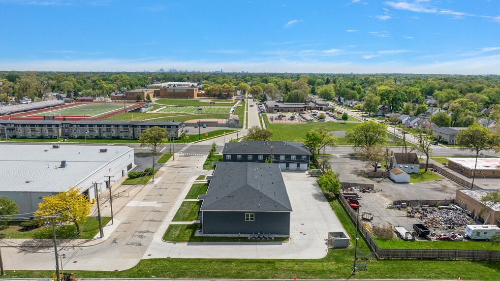 1241-1251 E Woodward Heights Blvd, Hazel Park, MI for sale - Building Photo - Image 3 of 58