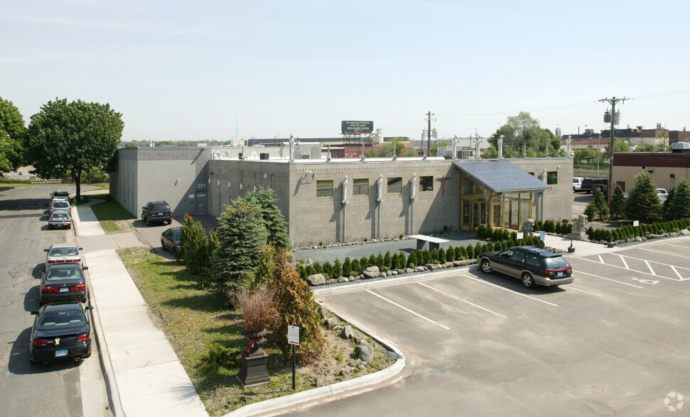 983 E Hennepin Ave, Minneapolis, MN à vendre - Photo du bâtiment - Image 2 de 5