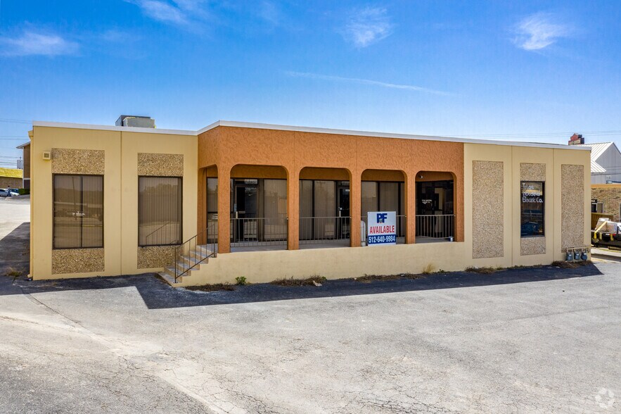 11116-11120 Watt Cir, San Antonio, TX for lease - Primary Photo - Image 1 of 7