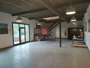 Flex dans Arles à louer Photo du bâtiment- Image 1 de 3