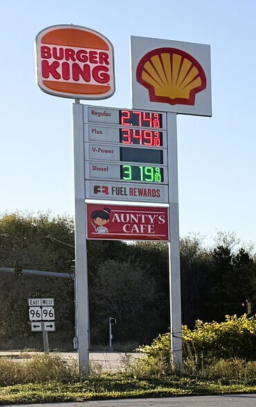 Gas station and car wash portefeuille de 2 propriétés à vendre sur LoopNet.ca - Photo du bâtiment - Image 3 de 7