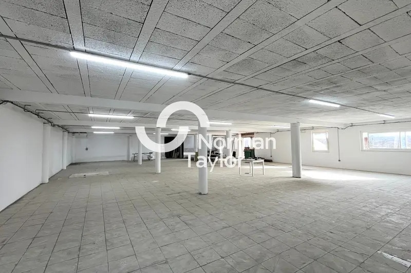 Flex in Montpellier for lease Interior Photo- Image 1 of 4