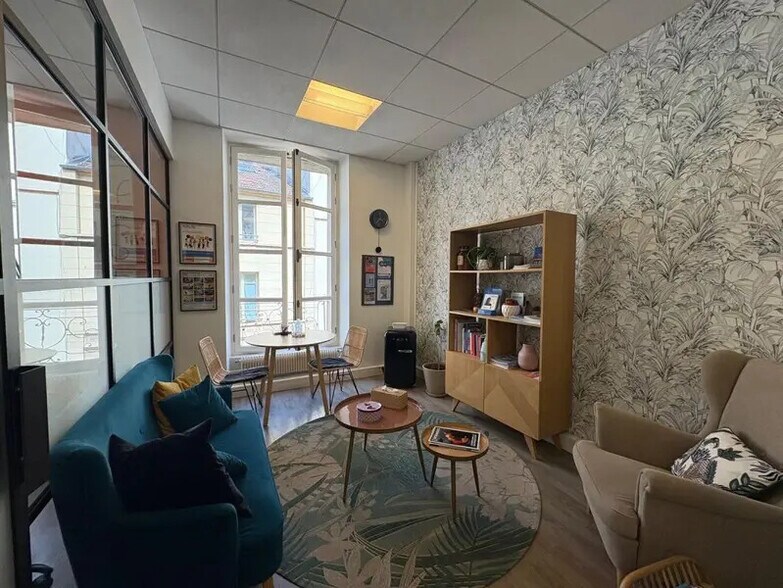 Bureau dans Saint-Germain-en-Laye à louer - Photo intérieure - Image 2 de 9