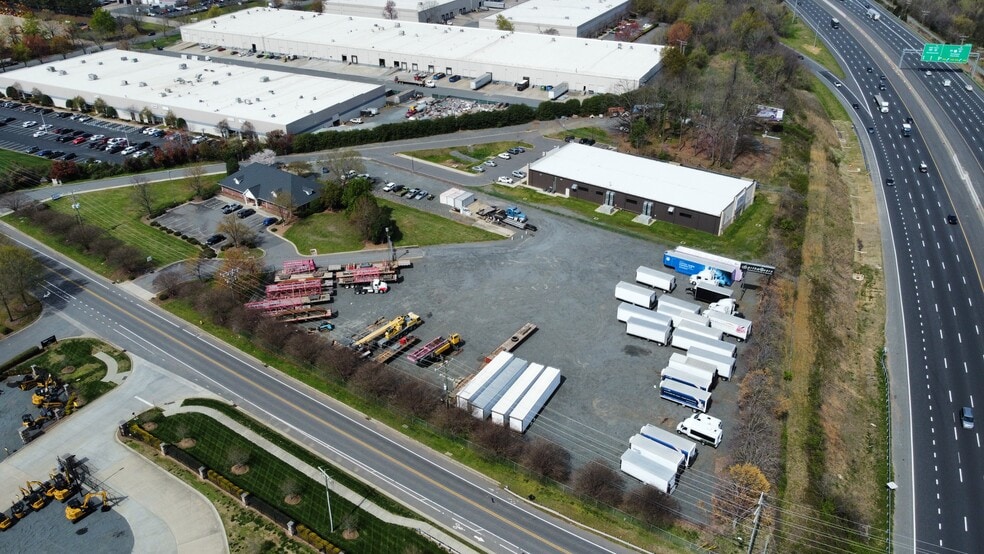 10600 Nations Ford Rd, Charlotte, NC à louer - Photo du bâtiment - Image 2 de 3