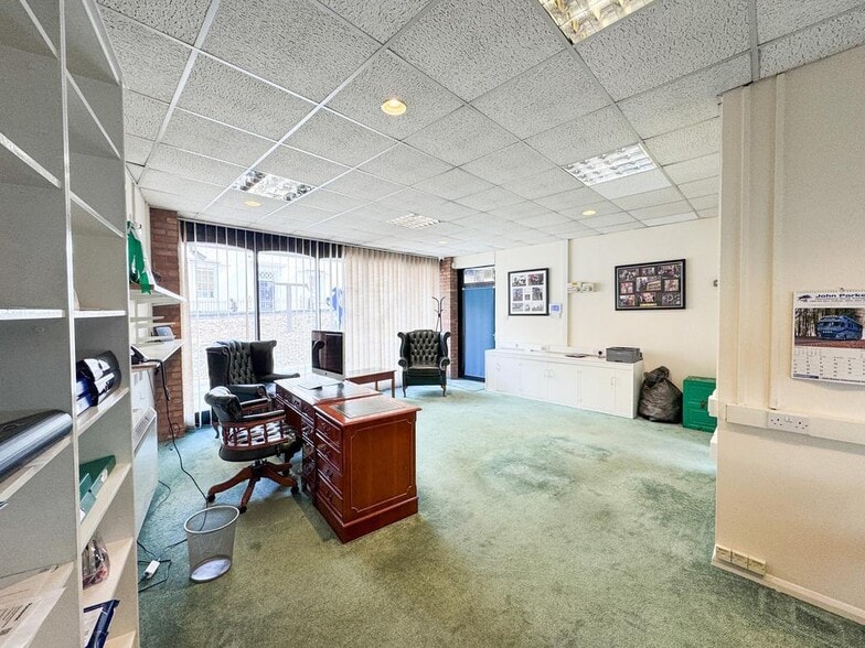 High St, Newmarket for lease - Building Photo - Image 2 of 9
