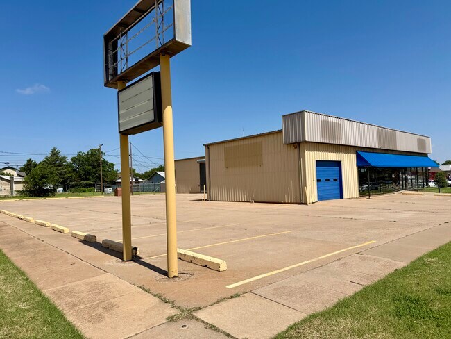More details for 2412 Kemp Blvd, Wichita Falls, TX - Flex for Sale