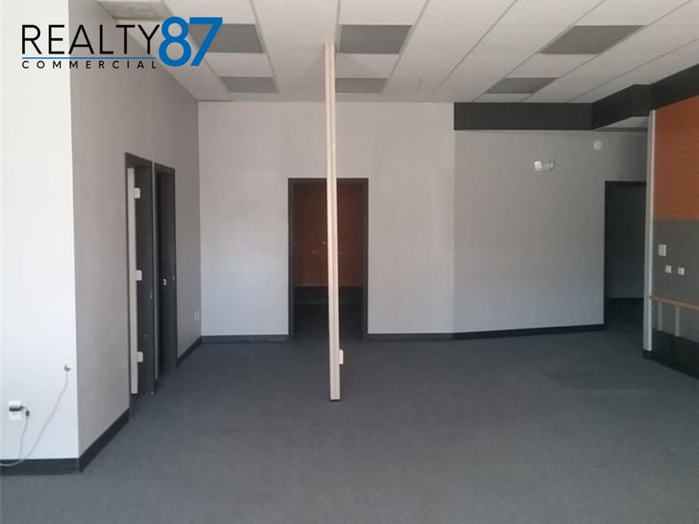 1146 Blairs Ferry Rd NE, Cedar Rapids, IA for lease - Interior Photo - Image 3 of 11