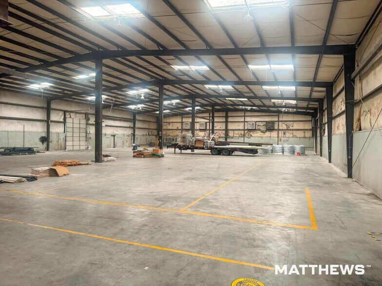14025 Interdrive E, Houston, TX à louer - Photo du bâtiment - Image 3 de 4
