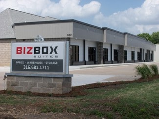 Plus de détails pour 602 N Webb Rd, Wichita, KS - Local d'activités à louer