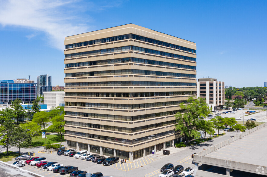 505 Consumers Rd, Toronto, ON à louer - Photo du bâtiment - Image 1 de 3