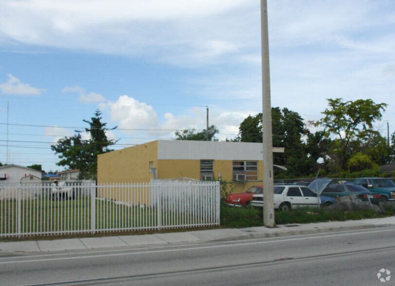 5314 Pembroke Rd, Hollywood, FL à vendre - Photo du bâtiment - Image 2 de 2