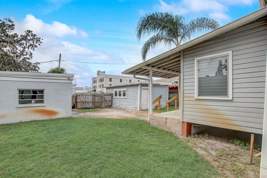 114-118 Live Oak St st, New Smyrna Beach, FL à louer - Photo du bâtiment - Image 3 de 66