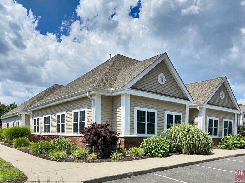 19 Kensington Ln, Rocky Hill, CT à louer - Photo du bâtiment - Image 2 de 3