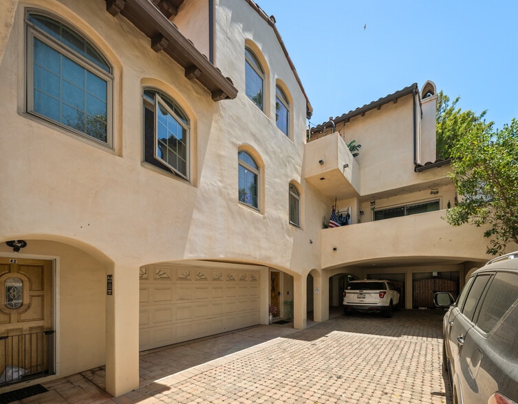 42 E Thompson Blvd, Ventura, CA for sale - Building Photo - Image 3 of 15