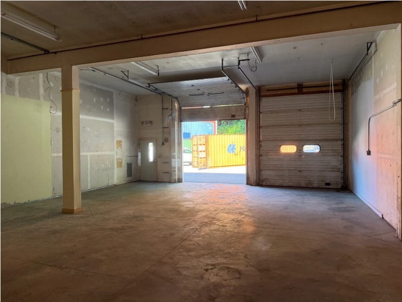 223 Kent Rd, New Milford, CT for lease - Interior Photo - Image 2 of 4