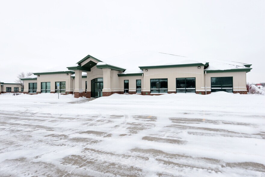 2601 12th Ave S, Fargo, ND for lease - Building Photo - Image 2 of 28