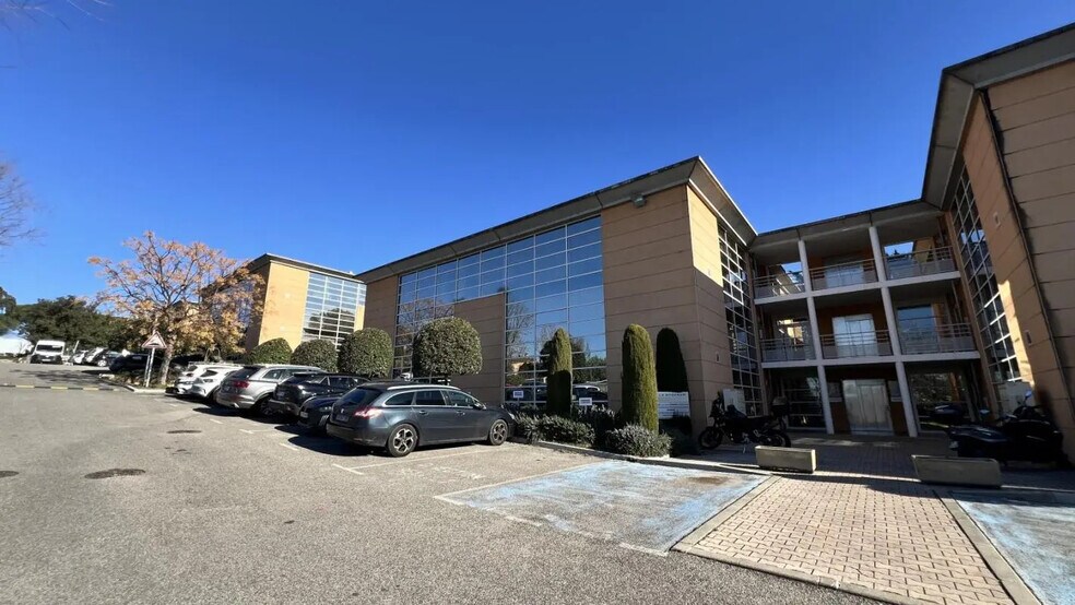 Bureau dans Marseille à louer - Photo du bâtiment - Image 1 de 15