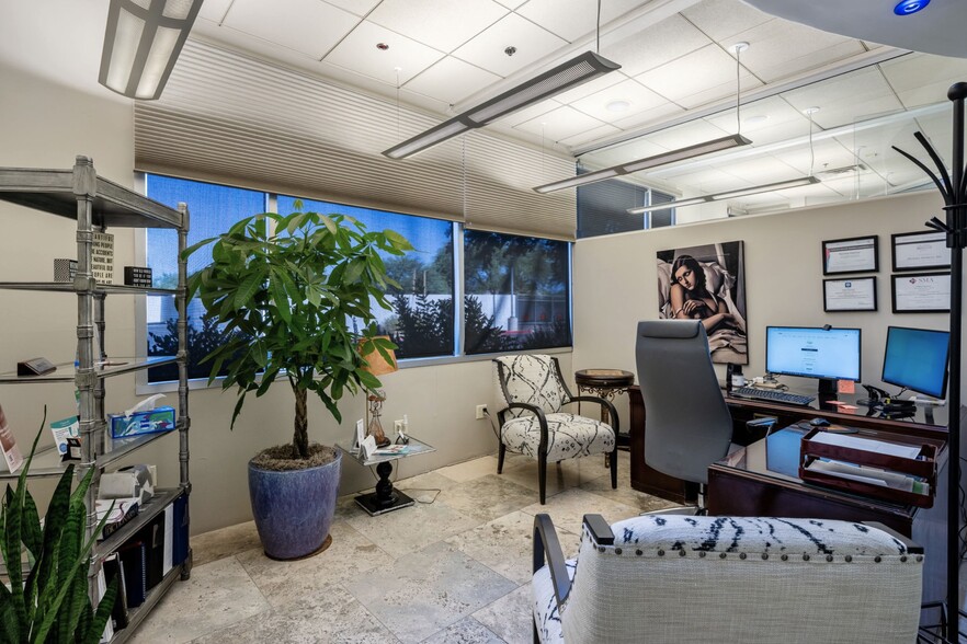 10930 N Tatum Blvd, Phoenix, AZ for sale - Building Photo - Image 3 of 10